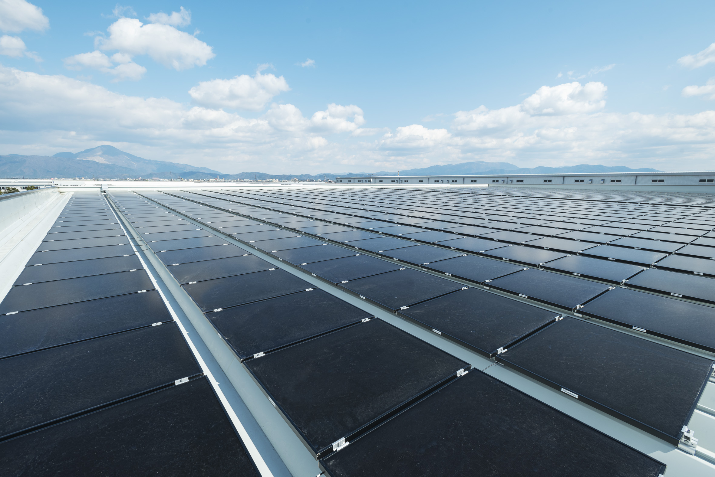 工場の太陽光パネル