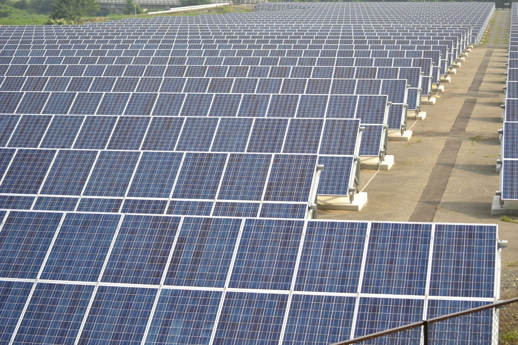 企業が産業用蓄電池を導入するメリット