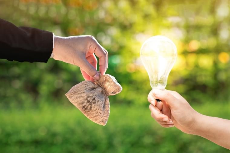 高い電気代の削減に充てた方がおトク！