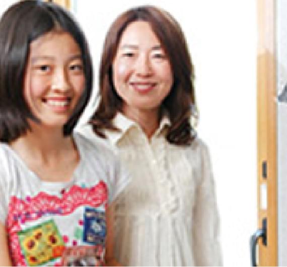 「決め手は“発電効率の良さ！！”それと“影への強さ”“デザイン性”、最後に“設置コストの割安感”ですね」